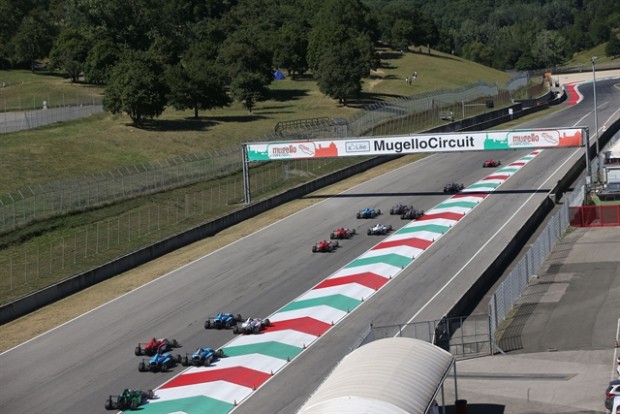 Job Van Uitert si aggiudica Gara 3 al Mugello
