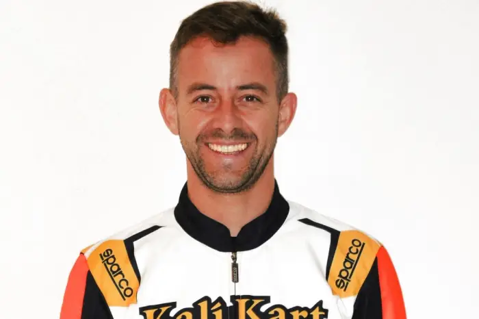 Jorge Pescador será el piloto y distribuidor de la marca Kalì Kart